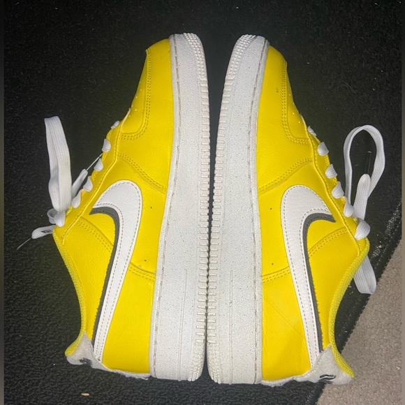 Air Force 1 Low '07 LV8 "Tour Yellow" sneakers - Picture 4 of 9